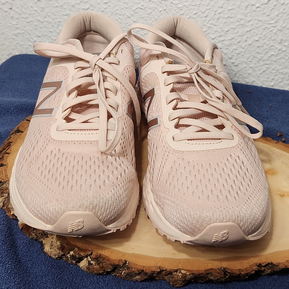 New Balance Women's Pink Running Shoes Size 9 - Picture 4 of 8